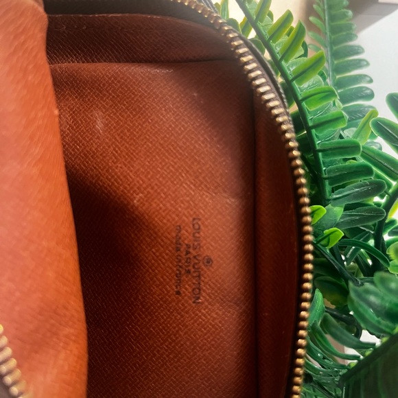 ⭐️Louis Vuitton Amazone crossbody mini - authentic, great condition. Adjustable - Picture 4 of 16